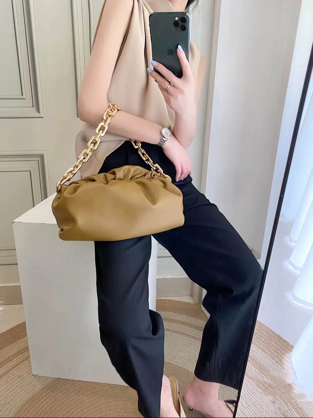 The texture of THE CHAIN ​​POUCH is really good! This temperament is really A, really sassy!